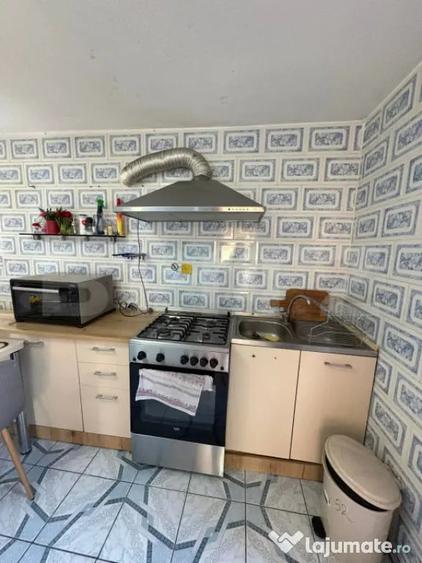 Casă cu 5 camere cu Teren 1000 Mp în Central