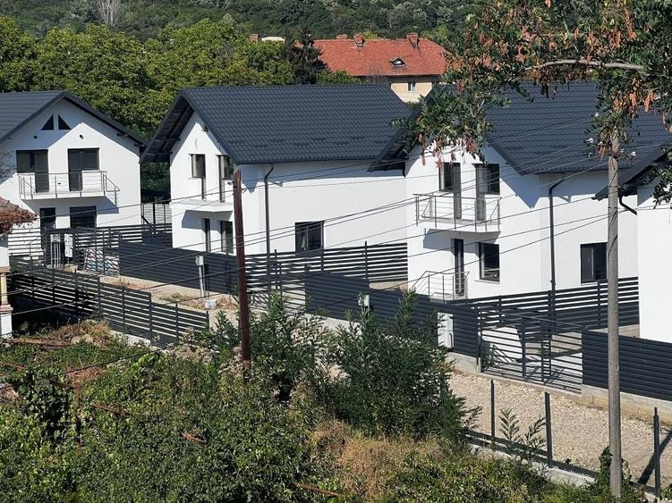 Casă cu 3 camere în Ștefănești