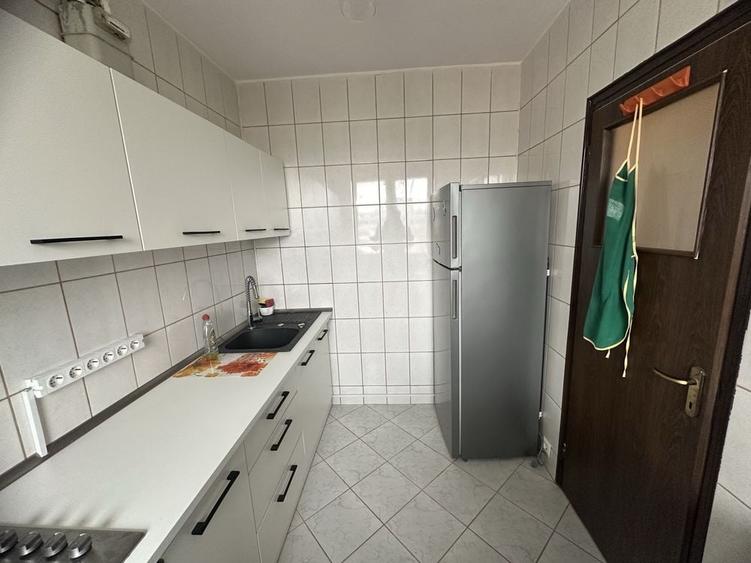 Apartament cu 2 camere semidecomandat în 1 Mai