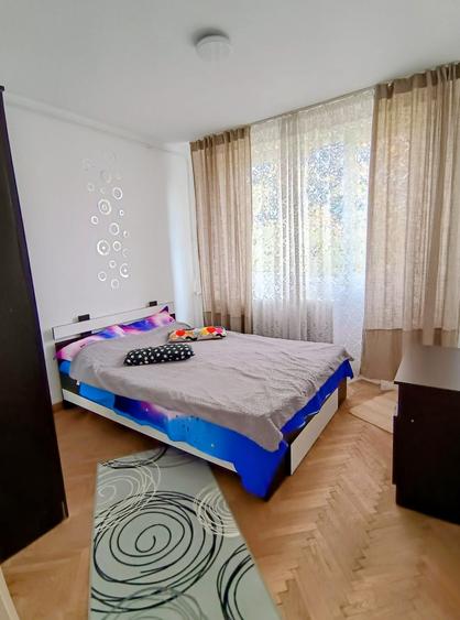 Apartament cu 3 camere decomandat în Exterior Vest