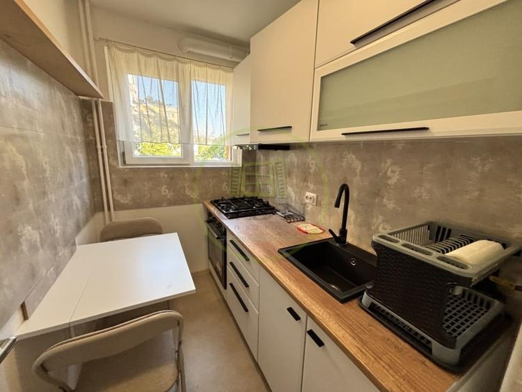 Apartament cu 3 camere decomandat, mobilat în Valea Rosie