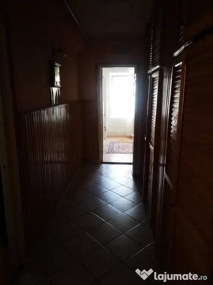 Apartament cu 4 camere decomandat în Vest