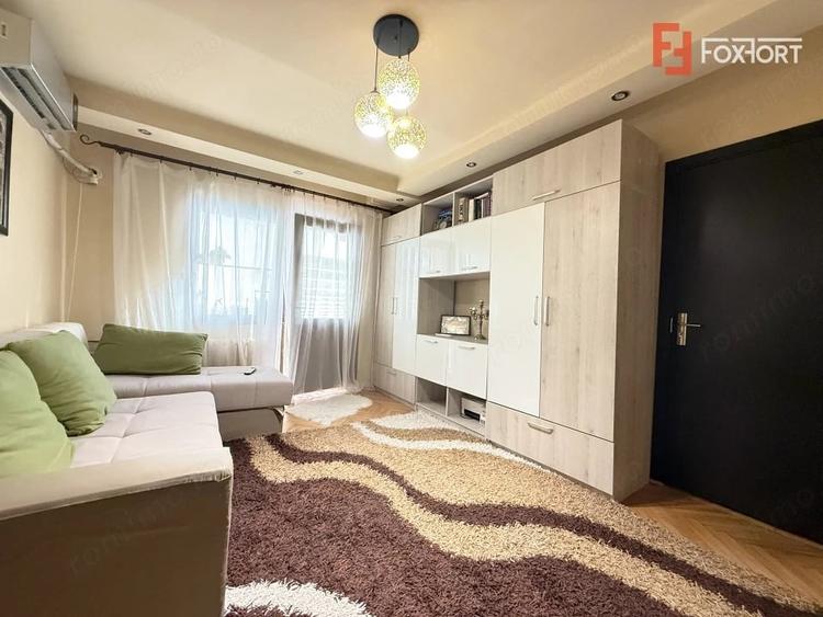 Apartament cu 3 camere semidecomandat în Lipovei