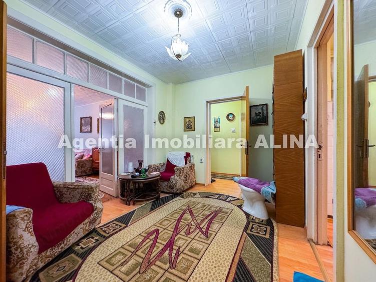 Apartament cu 4 camere decomandat în Liliacului