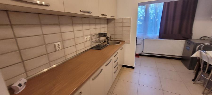 Apartament cu 3 camere decomandat în Micro 4