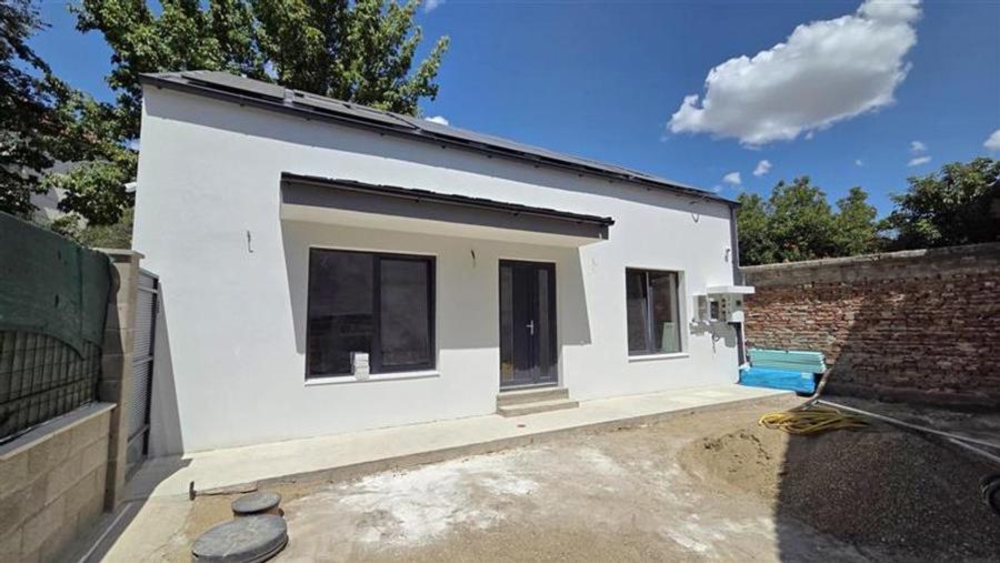 Casă individuală cu 4 camere cu Canalizare în Fabric