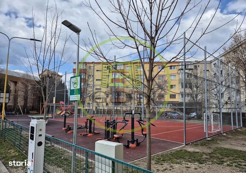 Apartament cu 3 camere nedecomandat în Est