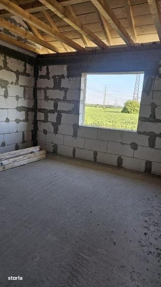 Casă cu 4 camere cu Teren 402 Mp în Ișalnița