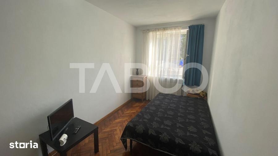 Apartament cu 3 camere semidecomandat în Terezian