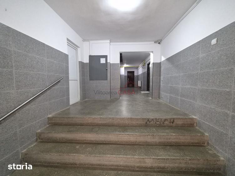 Apartament cu 3 camere în Tei