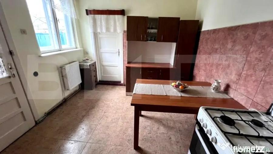 Casă cu 4 camere cu Teren 200 Mp în Central
