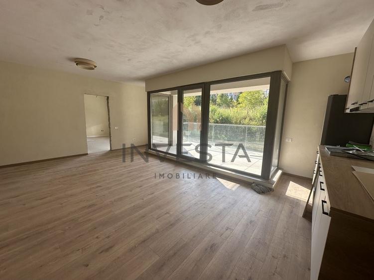 Apartament cu 3 camere semidecomandat, mobilat în Borhanci