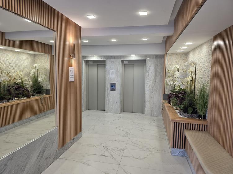 Apartament cu 3 camere decomandat în Sud