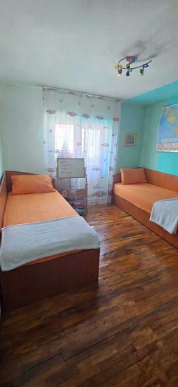 Apartament cu 3 camere decomandat în Tineretului