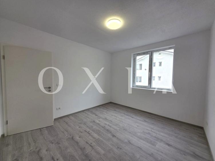 Apartament cu 3 camere semidecomandat în Giroc