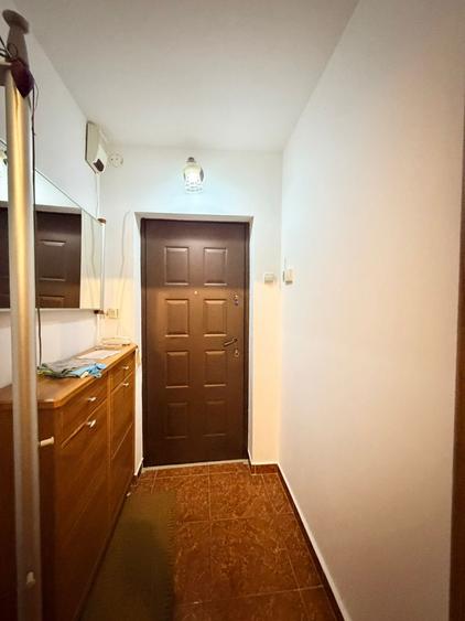Apartament cu 3 camere decomandat, mobilat în Costin Georgian