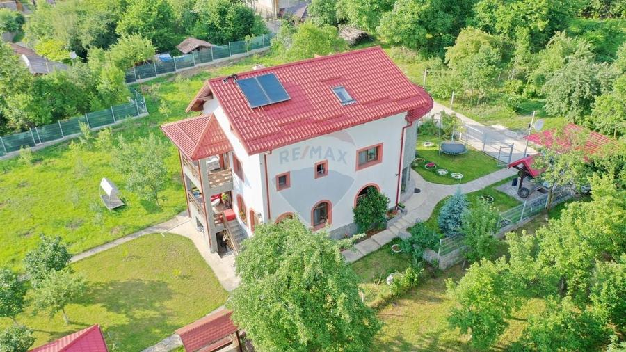 Casă / Vilă cu 8 camere de vânzare - 47
