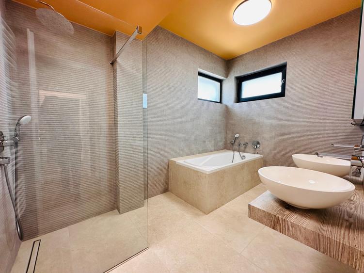 Duplex cu 5 camere cu Canalizare în Corbeanca