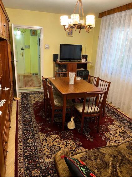 Apartament cu 3 camere semidecomandat în Central