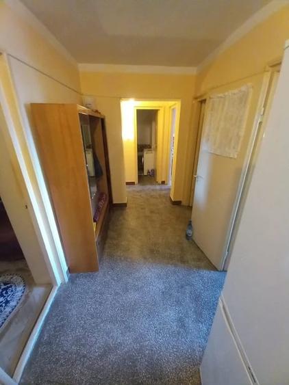 Apartament cu 3 camere decomandat în Est