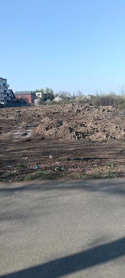 Teren de 4400 mp, în Sisești