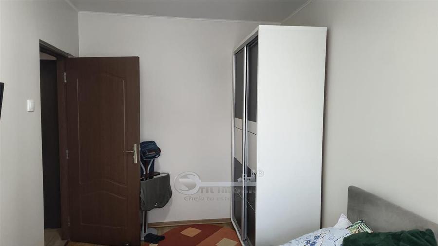 Apartament cu 3 camere nedecomandat în Podu Roș