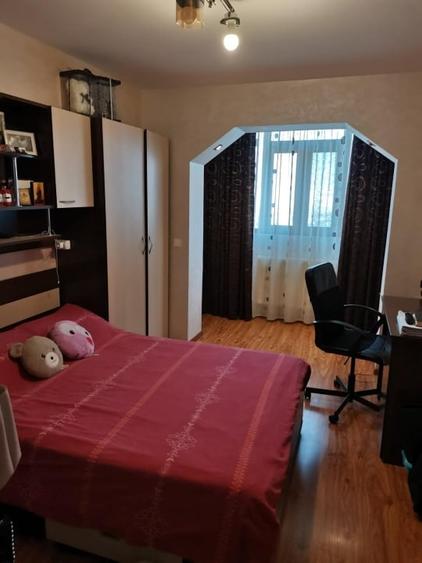 Apartament cu 3 camere decomandat, mobilat în Vest