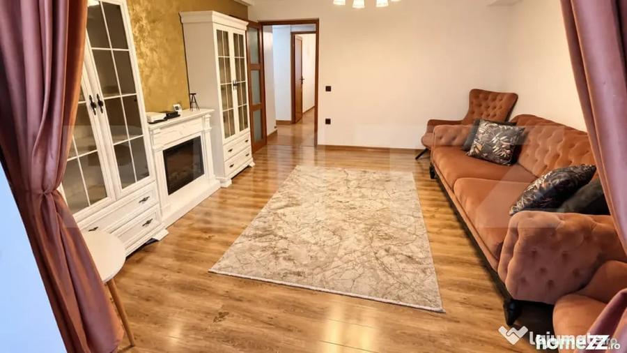 Apartament cu 3 camere decomandat în Democrației