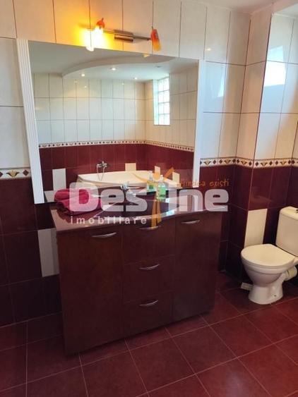 Casă individuală cu 6 camere cu Canalizare în Goruna