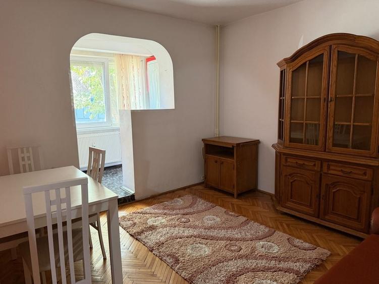 Apartament cu 3 camere decomandat în Decebal