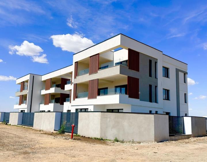 Apartament cu 3 camere decomandat în Torontalului
