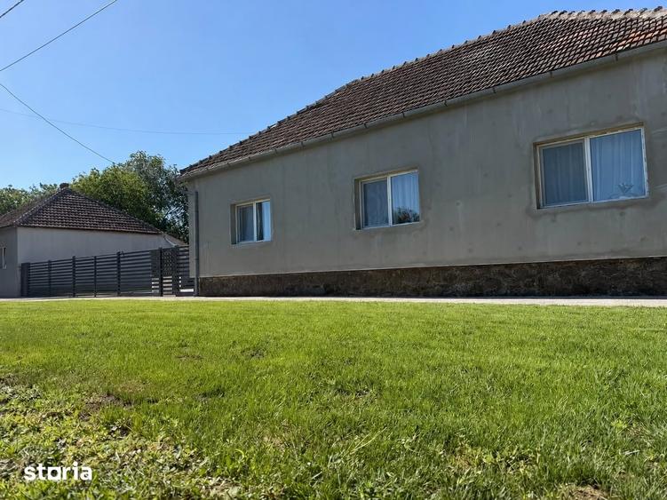 Casă cu 5 camere decomandat cu Teren 1439 Mp în Central