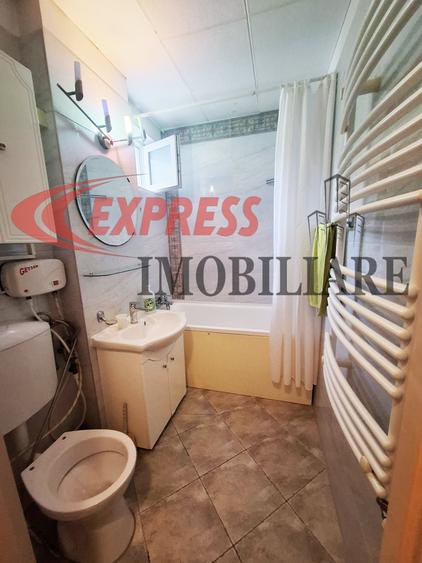 Apartament cu 4 camere semidecomandat în Titan