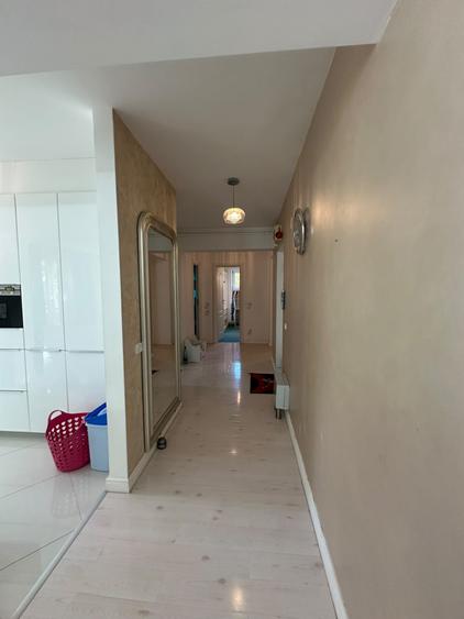 Penthouse cu 4 camere decomandat, mobilat în Băneasa