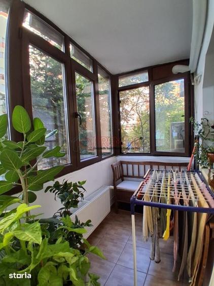 Apartament cu 2 camere decomandat în Văcăresti