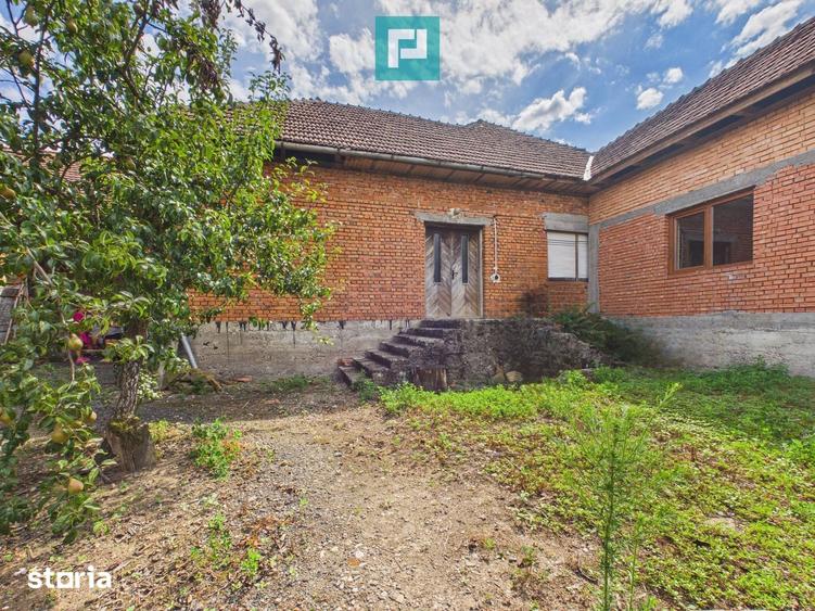 Casă cu 5 camere cu Teren 2880 Mp în Gurahonț