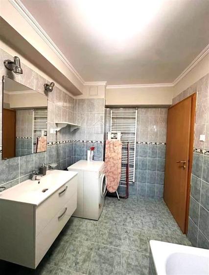 Apartament cu 3 camere decomandat în Torontalului