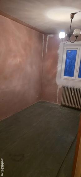 Apartament cu 3 camere semidecomandat în Titan