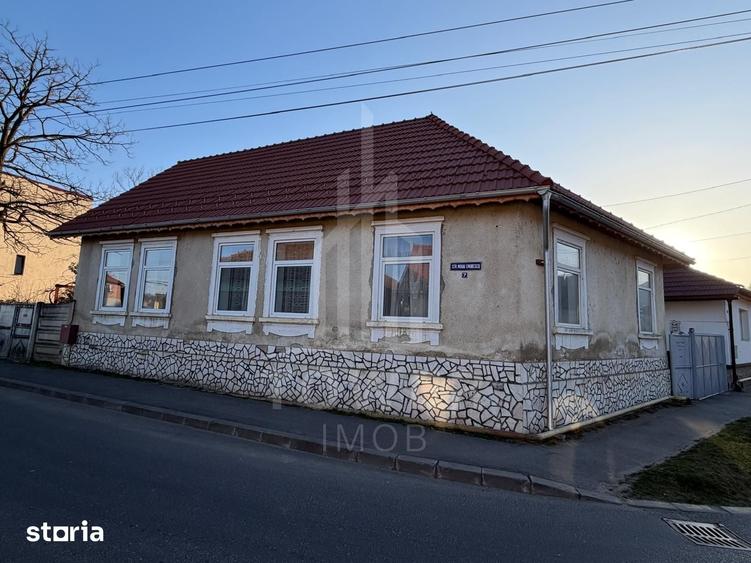 Casă cu 4 camere decomandat cu Teren 306 Mp în Central