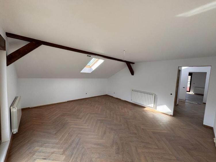 Casă cu 4 camere cu Teren 290 Mp în Gruia