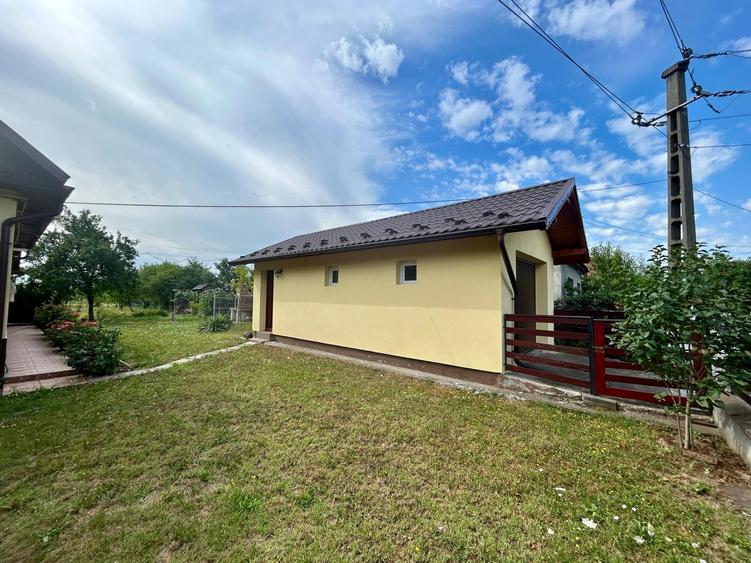 Casă cu 2 camere cu Garaj în Central
