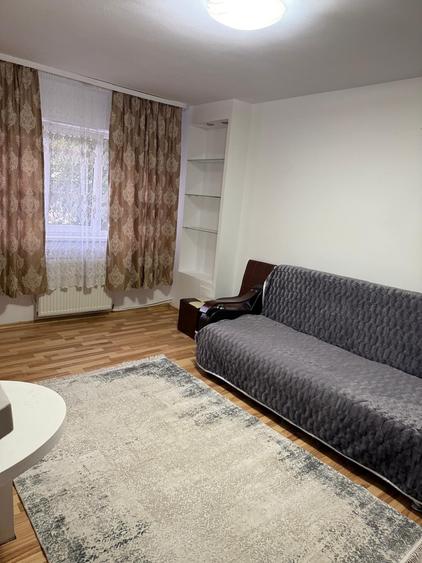 Garsonieră decomandată în Central