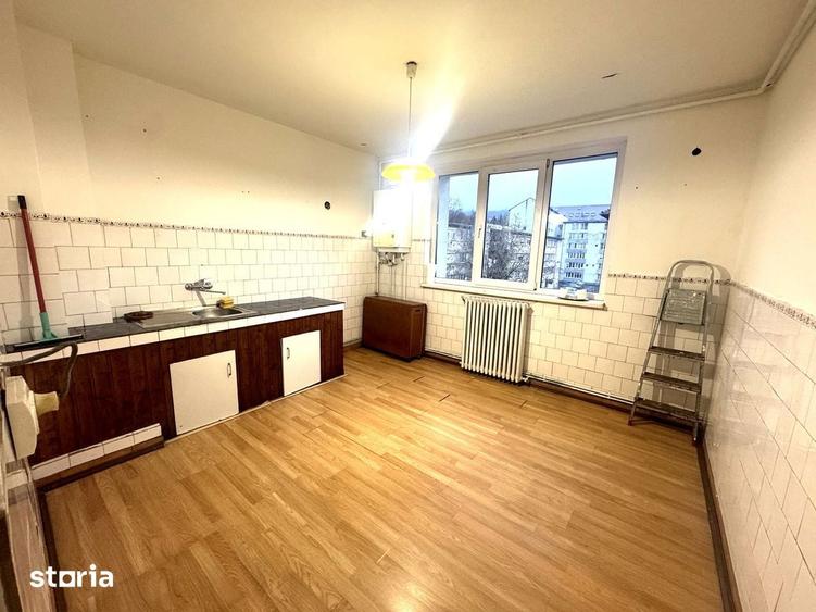 Apartament cu 3 camere în 7 Noiembrie