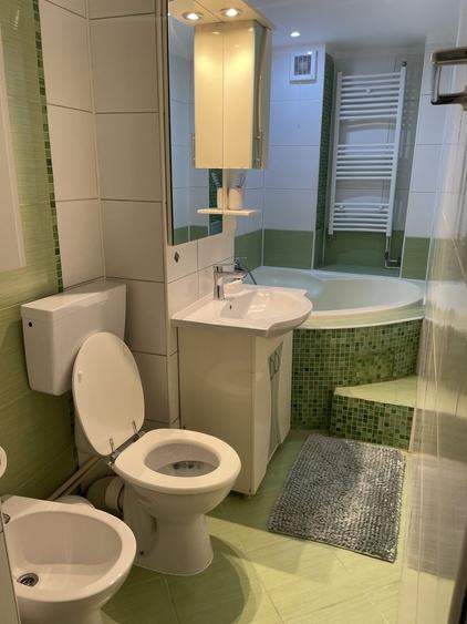 Apartament cu 2 camere decomandat în B-dul București