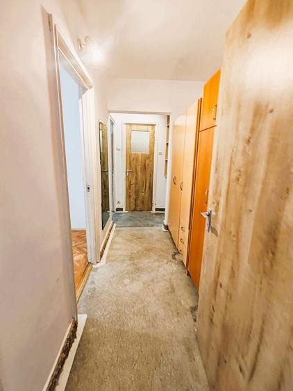 Apartament cu 3 camere semidecomandat în Mihai Bravu