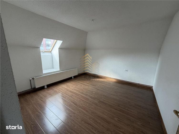 Casă cu 4 camere cu Teren 580 Mp în Central