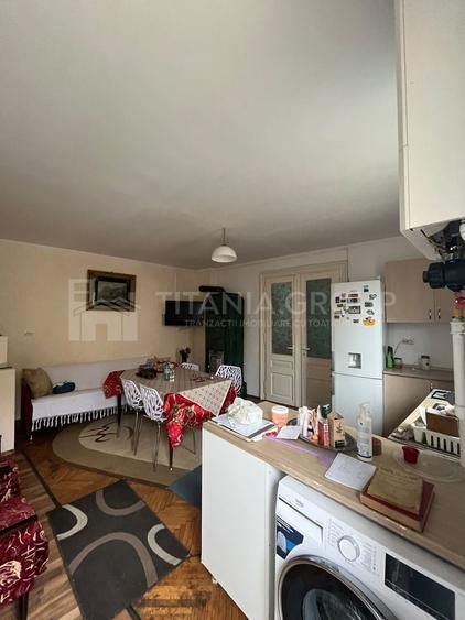 Apartament 3 camere, curte comună, Centrul Istoric Schei - 1