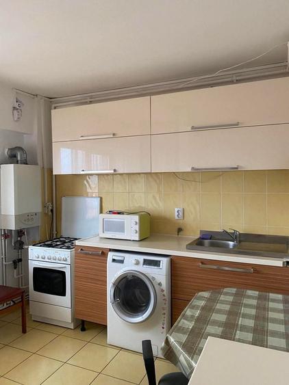 Garsonieră decomandată cu lift și balcon de închiriat Str. Lungă Sibiu - 1
