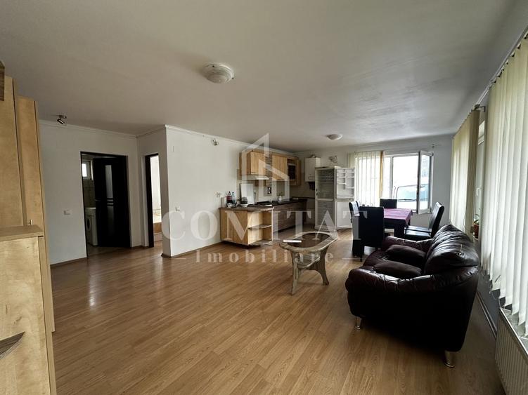 Apartament cu 3 camere semidecomandat, mobilat în Bună Ziua