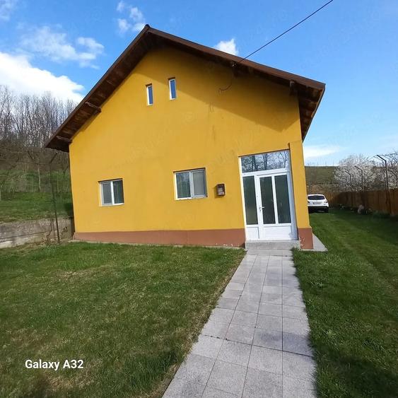 Casă cu 3 camere cu Teren 2596 Mp în Central